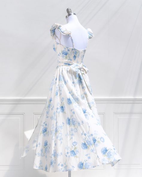 🦋 The Budding Romance Dress 🦋 Enchantingly lovely, this linen blend style might just be our favorite spring dress! Featuring a structured corset-style bodice and a beautiful blue and white floral print, this dress is sure to stun at your next event! Romance Dress, Structured Corset, Blue And White Floral, Corset Style, Spring Dress, Summer Clothes, Beautiful Blue, Linen Blend, Bodice