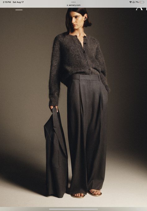 Grey Belt Outfit, Monochromatic Grey Outfit, Black Silk Pants Outfit, Gray Monochromatic Outfit, Grey Monochromatic Outfit, 90s Fashion Aesthetic, Everyday Fashion Outfits, Looks Black, Neutral Outfit