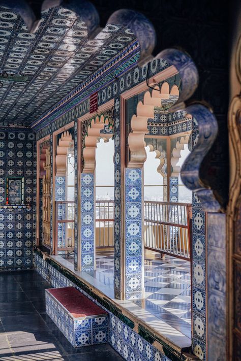 Mughal Magic — The Udaipur City Palace (photos + best time to visit) City Palace Jaipur Interior, Udaipur Palace Interior, City Palace Udaipur Photography, Udaipur Architecture, Udaipur Aesthetic, Mughal Palace, Jaipur Architecture, Udaipur Trip, Udaipur City Palace