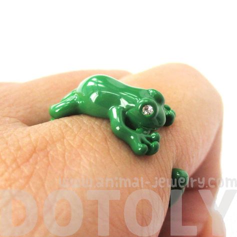 Realistic 3D Leap Frog Shaped Animal Ring in Green | Animal Jewelry Smug Expression, Toad Animal, White Toy Poodle, Frog Aesthetic, Hug Ring, Animal Hugs, Baby Frog, Fake Gauge Earrings, Dog Ring