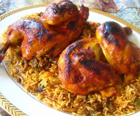 Kabsa is a famous Middle Eastern dish which is particularly eaten in the gulf region, such as Saudi Arabia, Kuwait, United Arabs of Emirates, and Bahrain. It is... Arabisk Mad, Middle East Food, Arabian Food, Middle Eastern Dishes, Egyptian Food, Eastern Cuisine, Lebanese Recipes, Persian Food, Ramadan Recipes