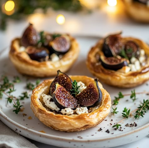 15 Christmas Appetizer Recipes To Wow Your Guests! - Slimming Violet - Recipes & Cooking Advice Goat Cheese With Fig Jam, Fancy Christmas Appetizers, Jam Appetizer, Christmas Appetizer Ideas, Christmas Party Dinner, Make Ahead Christmas Appetizers, Violet Recipes, Christmas Appetizer Recipes, Fancy Appetizer Recipes