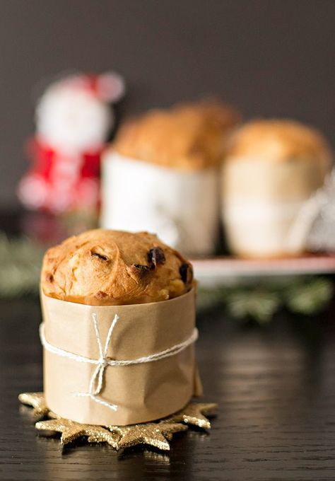 Mini Christmas Desserts, Mini Panettone, Traditional Christmas Desserts, Italian Desserts Easy, Panettone Recipe, Desserts Around The World, Delicious Christmas Desserts, Italian Recipes Dessert, Italian Bread