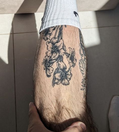 Men’s Flower Tattoo, Flowers Leg Tattoo, Flower Tattoo Leg, Flower Tattoo Men, Flower Tattoos Men, Mens Leg Tattoo, Ankle Tattoo Men, Traditional Tattoo Inspiration, American Traditional Tattoo Ideas