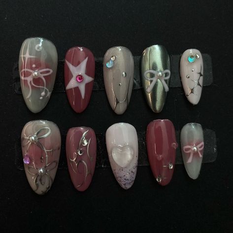 Complicated Nail Art Designs, Star Chrome Nails, Romantic Goth Nails, Whimsigoth Nails, Manicure Party, Nails Metallic, Cover Nails, Fake Nails Designs, Punk Nails