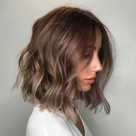 Bob Brunette, Balayage Short, Balayage Bob, Medium Layered Haircuts, Brunette Balayage, Wavy Bob, Short Curly Haircuts, Medium Short Hair, Brown Balayage