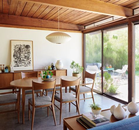 1953 Post and Beam Remodel Captures the Original Spirit of the Home - Mid Century Home Modern Post And Beam, Eichler Kitchen, Post And Beam House, Post And Beam Home, Serene Bathroom, Eichler Homes, Mid Century Home, Accessory Dwelling Unit, 70s Home