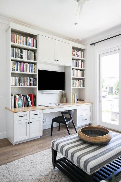 Upstairs Balcony, Transitional Home Office, Ideas Cuarto, White Bookshelves, Entertainment Wall, Study Area, Home Libraries, Transitional Living Rooms, Transitional House