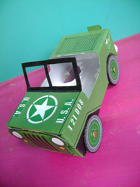 Jeep | DOLMEN ARTE | Flickr Safari Project, Cardboard Box Costume, Jeep Art, Diy Jeep, Paper Tanks, Cardboard Car, Car Scene, Green Jeep, Box Costumes