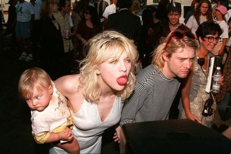 5 rad 90s-themed parties Nirvana Memes Funny, Courtney Love Kurt Cobain, Nirvana Meme, Montage Of Heck, Curco Vein, Kawaii Images, Kurt Cobain Photos, Courtney Love Hole, Kurt And Courtney