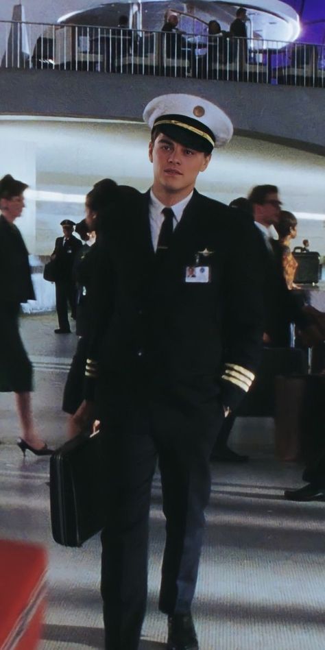 2002 Aesthetic, Pilot Uniform Men, Leonardo Dicaprio Inception, Frank Abagnale, Pilot Career, Leonardo Dicaprio Movies, Pilot Uniform, Pilots Aviation, Emo Aesthetic