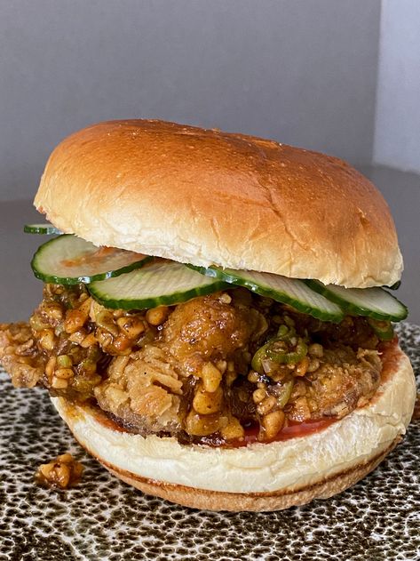 Fried Oyster Mushroom Burger with Peanut Crunch — Chlo-eat Fried Oyster Mushroom Recipe, Vegan Burger Buns, Fried Oyster Mushrooms, Burger Patty Recipe, Mushroom Burger Recipe, Peanut Crunch, Oyster Mushroom Recipe, Fried Oyster, Vegan Pulled Pork