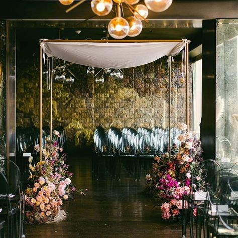 Lexi on Instagram: "chuppah in the sky for D + A’s wedding day 💕💕💕 📸 @christinelimweddings 🌸 @blushandbloom x furniture @contemporaryfurniturerentals @chairmanmills #lexingtonandcoevents" Huppah Wedding Indoor, Romantic Chuppah, Copper Chuppah, Modern Chuppah, Huppah Wedding, New York Decor, Wedding Chuppah, Rooftop Wedding, 2024 Wedding