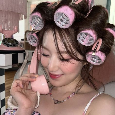 Pink Y2k Icon, Y2k Icons, Pop Playlist, Pink Phone, Aesthetic Y2k, Y2k Pink, Hair Rollers, Kpop Aesthetic, G I Dle