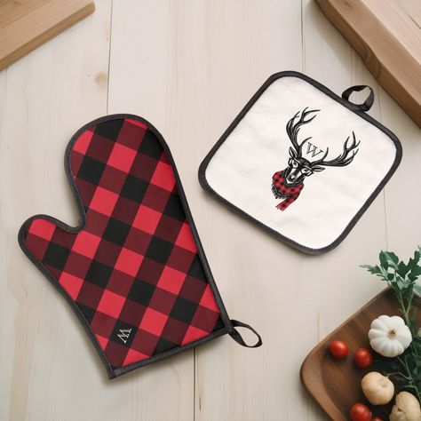 Elevate your kitchen style with our trendy oven mitts collection. From chic patterns to classic designs, we've got you covered in the kitchen! #kitchenessentials #cookingaccessories #ovenmitts #homedecor #kitchenstyle #bakingessentials #cheflife #kitchendesign #foodie #homeware Oven Mitts And Pot Holders, Buffalo Plaid Pattern, Blue Buffalo, Buffalo Check Plaid, Chic Pattern, Oven Mitt, Oven Glove, Rustic Cabin, Red And Black Plaid