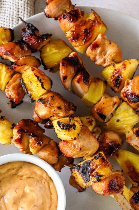 Chicken Pineapple Kabobs, Pineapple Chicken Kebabs, Pineapple Appetizers, Pineapple Kabobs, Chicken Kabob Recipes, Chicken Pineapple, Kabob Recipes, Pineapple Recipes, Pineapple Chicken