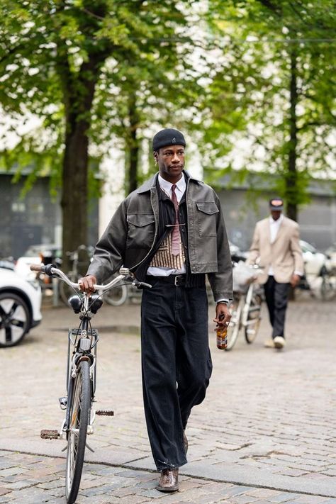 Classic Male Fashion, Berlin Street Style Men, Stuccigus Outfits, Indie Sleaze Outfits Men, Mountain Style Fashion, Italy Mens Fashion, Berlin Fashion Men, Copenhagen Style Men, Vintage Street Style Men