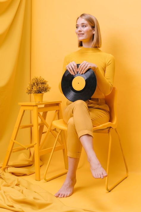 Monochromatic Photoshoot, Mode Monochrome, Ruangan Studio, Monochromatic Photography, Background Portrait, Shooting Studio, Portrait Of Woman, Happy Woman Day, Yellow Theme