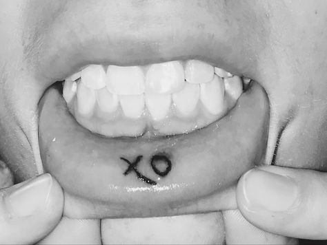 Xoxo Lip Tattoo, Xo Lip Tattoo, Lip Tats, Inside Lip Tattoos, Xo Tattoo, Mouth Tattoo, Tattoos Inspo, Cursive Tattoos, Cute Tats