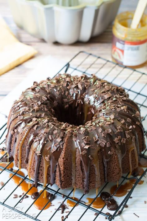 Irish Cream Bundt Cake, Coffee Bundt Cake, Baileys Irish Cream Cake, Boozy Cakes, Irish Cream Cake, Cake Fall, A Spicy Perspective, Chocolate Cherry Cake, Chocolate Bundt