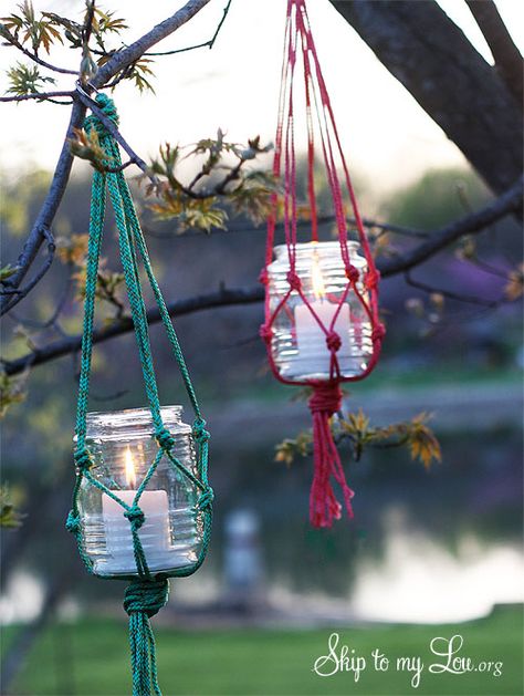 To make these hanging macrame candle holders, use neon cord to weave a macrame candle holder, the perfect fit for a Mason jar, that can light up your backyard into the night. Macrame Candle, Macrame Candle Holder, Mason Jar Holder, Hantverk Diy, Mason Jar Candle Holders, Hanging Mason Jars, Crafts Love, Jar Candle Holder, Mason Jar Ideas