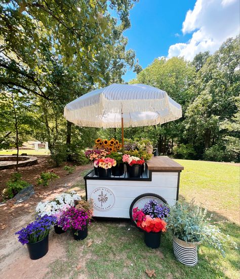 Mobile Flower Cart, Diy Flower Cart With Wheels, Diy Flower Cart, Flower Booth, Floral Cart, Garden Party Picnic, Bouquet Bar, Snail Garden, Flower Shop Display