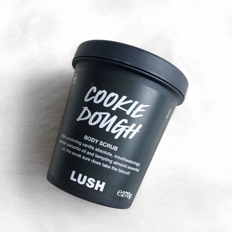 Lush cookie dough body scrub #lushcosmetics #lushbath #skincare #bodyscrub Cookie Dough Body Scrub, The Body Shop Best Products, Lush Products Aesthetic, Lush Body Scrub, Best Lush Products, Lush Aesthetic, Philosophy Products, Maybelline Lash Sensational Mascara, Ideal Bedroom