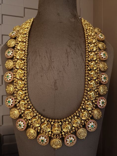 Kaasu Mala Gold Haram Antique, Botu Mala Gold Necklace, Kasumala Latest Designs Gold, Bottumala Haram, Bottu Mala Jewellery Designs, Nakshi Bangles Gold, Temple Set Jewellery, Kaasu Mala Gold Haram, Champaswaralu Designs Gold