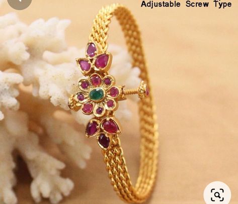 Screw Type Bangles Gold, Gold Bangles For Women, Gold Jewelry Outfits, Gold Bangle Set, Gold Jewelry Simple Necklace, Gold Necklace Indian Bridal Jewelry, Gold Pendant Jewelry, Black Beaded Jewelry, Wedding Jewellery Collection