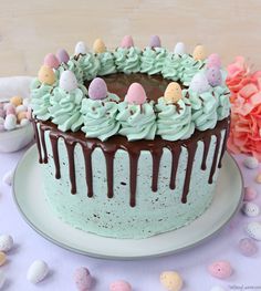 Easter Cake Designs, Easter Cake Decorating, Chocolate Easter Cake, Ganache Drip, Easter Snacks, Easter Desserts, Egg Cake, Easter Baking, Easter Cake