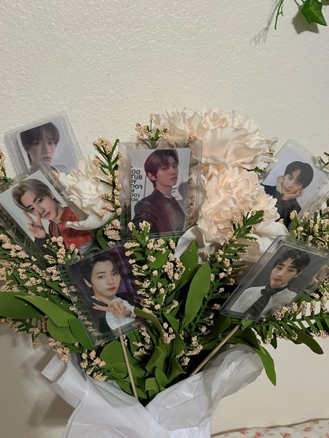 #kpop #sunghoon #beomgyu #jin #bouquet K Pop Bouquet, Enhypen Bouquet, Kpop Flower Bouquet, Kpop Bouquet, Cute Gifts For Friends, Diy Birthday Gifts, Friend Birthday Gifts, Cellphone Wallpaper, Diy Birthday