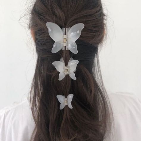 Butterfly Hair Accessories, Teal Eyes, Beautiful Hair Accessories, Style Français, Butterfly Hair Clip, Butterfly Hair, Hair Today, Aesthetic Hair, Bride Hairstyles