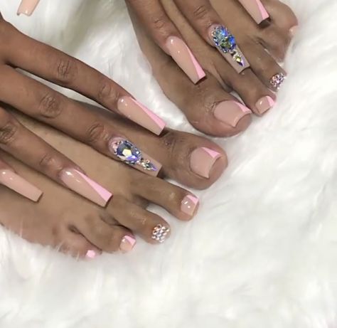 Toe And Nails Matching, Finger And Toe Nail Combo, Nail October, Nail And Toes Matching Ideas, Matching Nail And Toe Sets, Nails And Toes Matching, Pretty Toenails, Matching Nails, Aaliyah Style