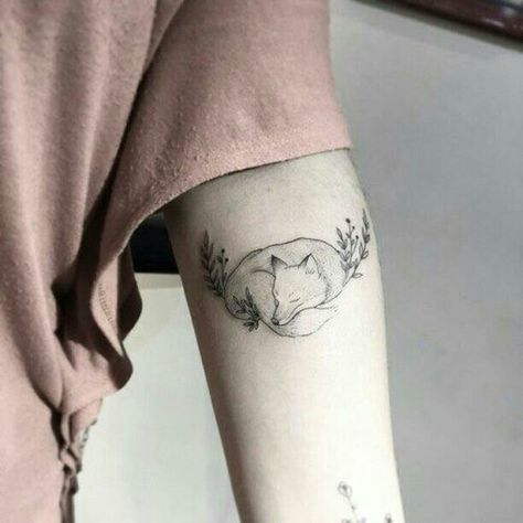 Arctic Fox Tattoo, Fox Tattoo Black And White, Watercolour Tattoo, Tattoo Black And White, Favorite Tattoos, Fox Tattoo, Tattoo Black, Line Art Tattoos, Arctic Fox