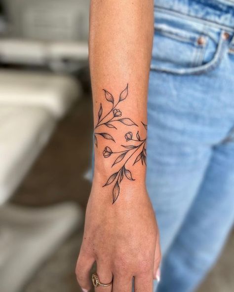 Arm Wrap Tattoo, Wrap Around Wrist Tattoos, Wrap Around Tattoo, Arm Sleeve Tattoos For Women, Flower Tattoo Ideas, Wrap Tattoo, Girl Arm Tattoos, Tattoos For Women Half Sleeve, Patchwork Sleeve