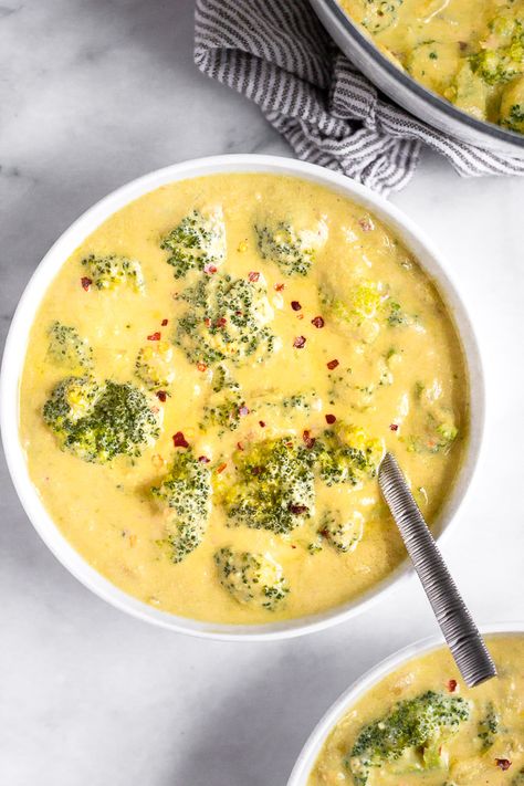 Easy vegan broccoli cheese soup made with broccoli, onion, coconut milk, cashews, nutritional yeast, and vegetable broth for a comforting and healthy dairy free soup. Only 25 minutes for an easy weeknight meal, appetizer, or side dish. Low carb, paleo, and Whole30. This post is sponsored in partnership with NOW Foods. All opinions expressed (as always) are my own. I only partner with brands I trust and personally recommend – thank you for your support in helping make Eat the Gains possible! ... Side Dish Low Carb, Gains Recipes, Healthy Broccoli Cheese Soup, Vegan Broccoli Cheese Soup, Broccoli Cheese Soup Recipe, Vegan Broccoli, Vegan Entrees, Dairy Free Soup, Vegan Kids Recipes