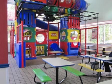 Oh my gosh I miss the McDonalds play places so much.. Places In Houston, Mcdonald's Aesthetic, Indoor Play Places, Play Place, Mcdonald's Restaurant, 2010s Nostalgia, Nostalgic Pictures, Whatsapp Wallpaper Cute, Nostalgia Aesthetic