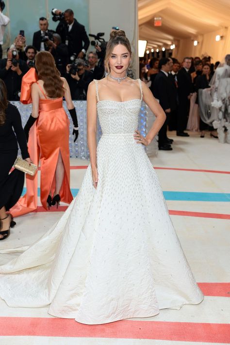 Miranda Kerr Met Gala, Mint Gown, A Line Of Beauty, Dress Stole, Blush Gown, Two Piece Gown, Gala Fashion, Met Gala Red Carpet, Red Carpet Outfits