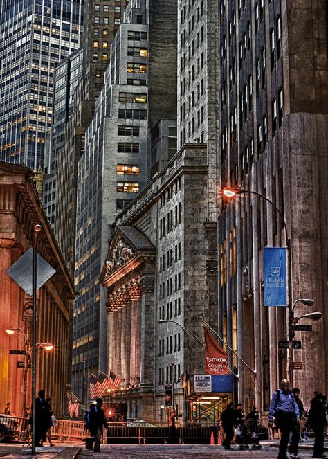 Busy City Street, Nyc Photos, Voyage New York, New York Vintage, Tall Buildings, New York Photography, Street New York, Ellis Island, Cyberpunk City