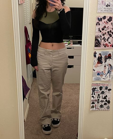 Tight Shirt Loose Pants Outfit, Downtown Clothes, Gryffindor Outfit, Loose Pants Outfit, Ig Pics, Female Outfits, Fits For Summer, Online Closet, Tomboy Style Outfits