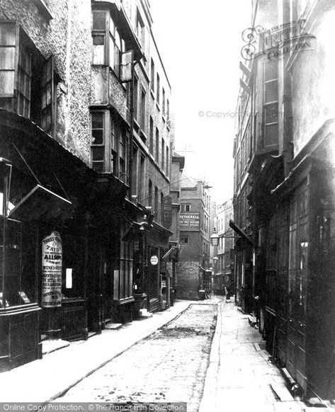 London Blitz, 19th Century London, London Theme, Bleak House, East End London, Victorian Life, London Areas, Victorian London, London History