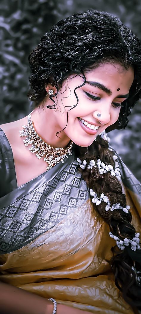 Anupama Saree Photos, Anupama Pics Hd, Anupama Wallpapers Hd, Anupama New Pics Hd, Anupama Hd Photos, Anupama Parameswaran New Pics, Anupama Parmeshwar, Anupama Photos, Anupama Parameswaran Hd Images