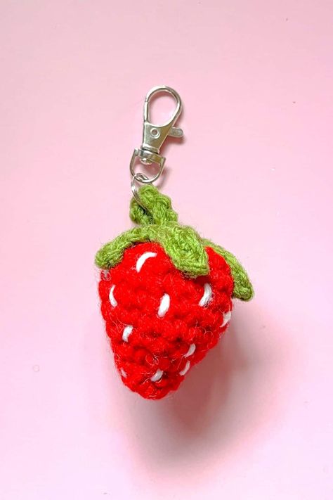 Crochet Cherry Keychain Pattern Free, Strawberry Crochet Keychain, Crochet Strawberry Keychain, Tiny Strawberry Crochet, Strawberry Bag Charm Crochet Tutorial, Crochet Strawberry Openable Keychain, Make Keychains, How To Make Keychains, Strawberry Keychain