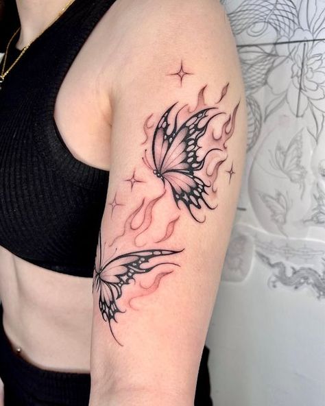 Fire Butterfly Tattoo, Sleeve Tattoo Black Women, Female Sleeve Tattoo Black Women, Tattoo Black Women, Female Sleeve Tattoo, Borboleta Tattoo, Hand And Finger Tattoos, Pretty Hand Tattoos, Female Sleeve