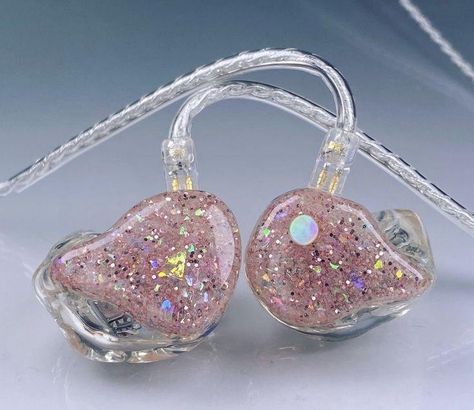 Taylor Swift In Ear Monitor, Aesthetic In Ear Monitors, Pink In Ear Monitors Kpop, Kpop Inear Monitor, In Ears Kpop Shifting, In Ears Kpop, Pink In Ear Monitors, Kpop Dr Microphone, Kpop In Ear Monitor