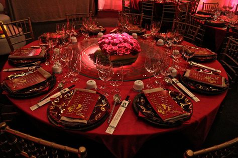 Chinese New Year decor ideas by Karol Franks, via Flickr Wedding Cake Chinese, New Year Decor Ideas, Chinese New Year Decor, Asian Party Themes, Chinese Banquet, Shanghai Night, Chinese Style Interior, Red Gold Wedding, Chinese Wedding Decor