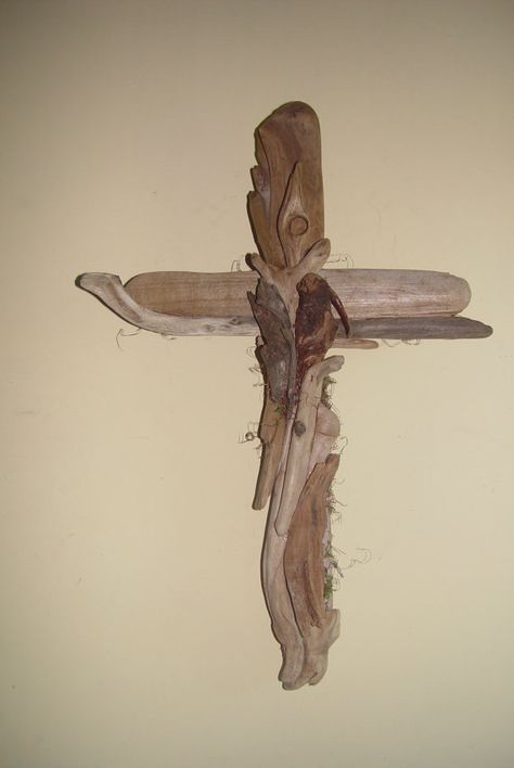 Small Driftwood Wall Cross by EagleCountryCreation on Etsy, $20.00 Driftwood Cross, Rustic Cross, Driftwood Projects, Driftwood Wall, Wooden Crosses, Cross Crafts, Cross Heart, Wall Cross, Cross Art