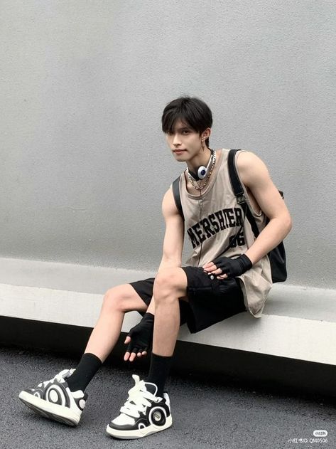 Masc Fashion, Outfits Athletic, Handsome Asian Men, Concept Clothing, Mens Casual Dress Outfits, Guys Clothing Styles, Friends Aesthetic, Aesthetic Christmas, Fashion Friends