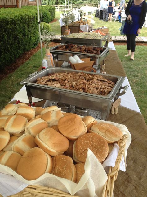 Outdoor Wedding Foods, Backyard Wedding Food, Bbq Wedding Reception, Wedding Food Table, Wedding Food Ideas, Theme Baskets, Wedding Buffet Food, Backyard Reception, Food Buffet