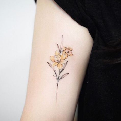 15 Small Plant Tattoo Ideas That Can Be Covered (Or Shown) at a Whim - Thursd Narcissus Tattoo, Daffodil Flower Tattoos, Narcissus Flower Tattoos, Daffodil Tattoo, Petit Tattoo, Bouquet Tattoo, Plant Tattoo, Birth Flower Tattoos, Ink Inspiration